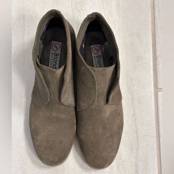 Blondo Suede waterproof ankle boots Like New Size 7 Brown