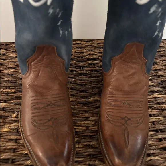 Blue and Brown Heeled Boots with Classic Western Design