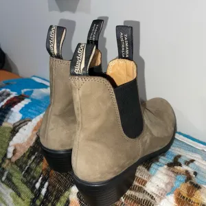 Blundstone Suede Chelsea Boots