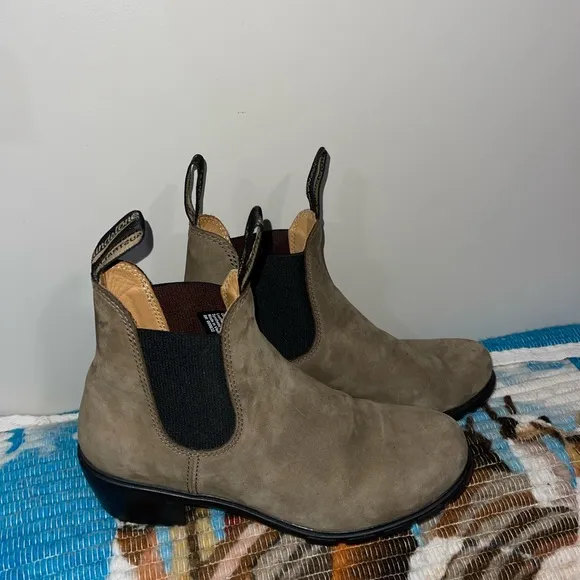 Blundstone Suede Chelsea Boots