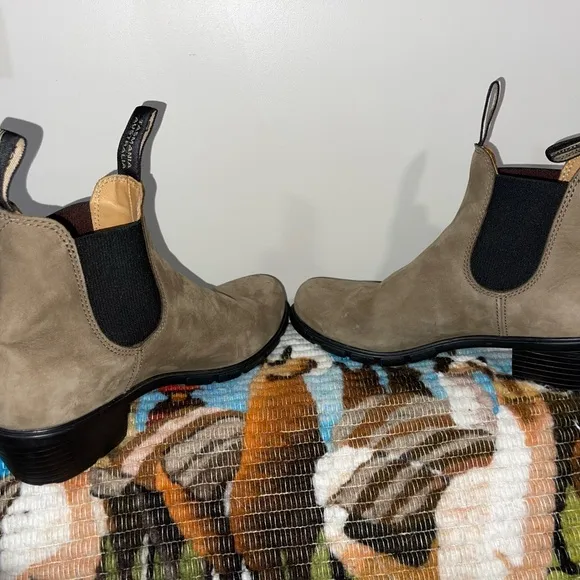 Blundstone Suede Chelsea Boots