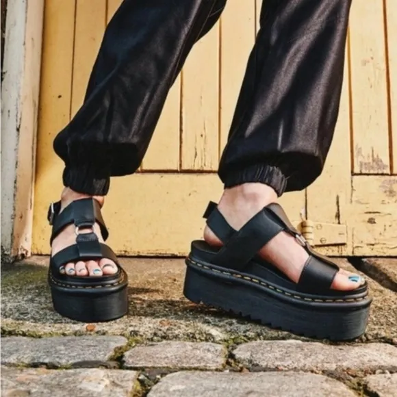 BNIB DR. MARTENS Francis Leather Platform Strap Sandals Black Hydro Leather Goth