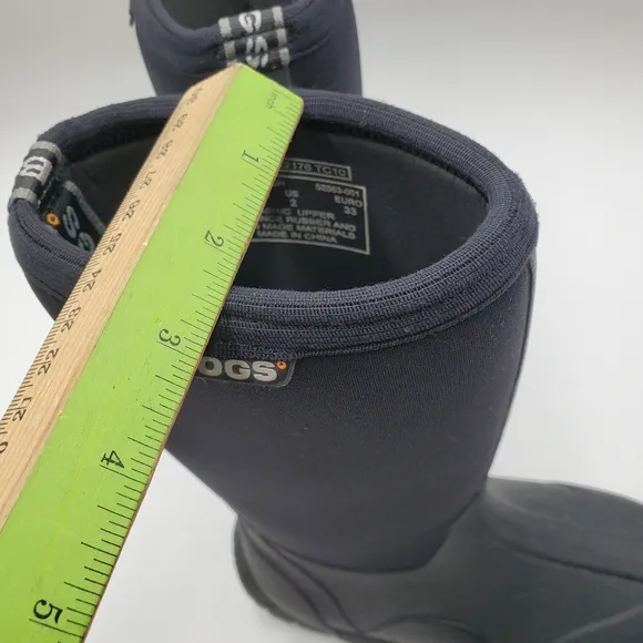 Bogs Classic High Kids Black Rubber Insulated Winter Boots Sz 2 Youth