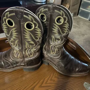 Boots Ariat Black Leather Cowboy Boots- 11EE with carry case