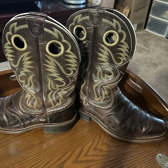 Boots Ariat Black Leather Cowboy Boots- 11EE with carry case