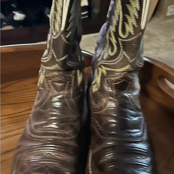 Boots Ariat Black Leather Cowboy Boots- 11EE with carry case