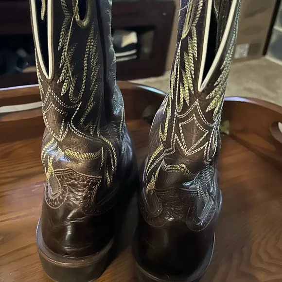 Boots Ariat Black Leather Cowboy Boots- 11EE with carry case
