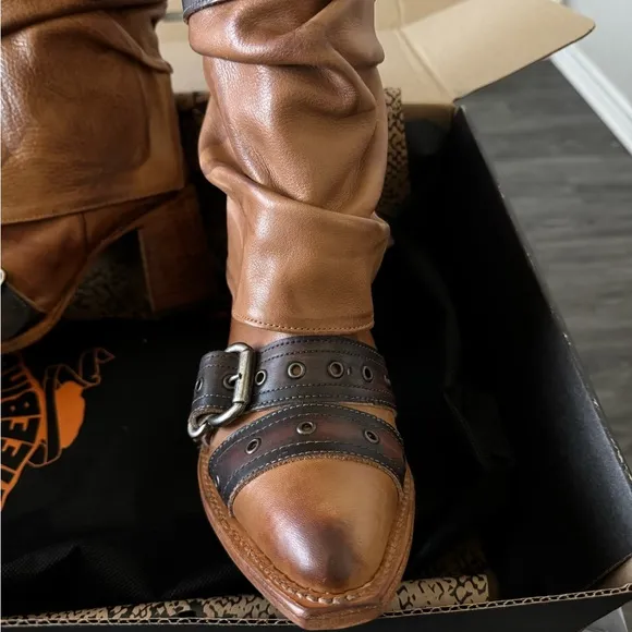 Boots on the Ground!! Western hand made boot never worn..