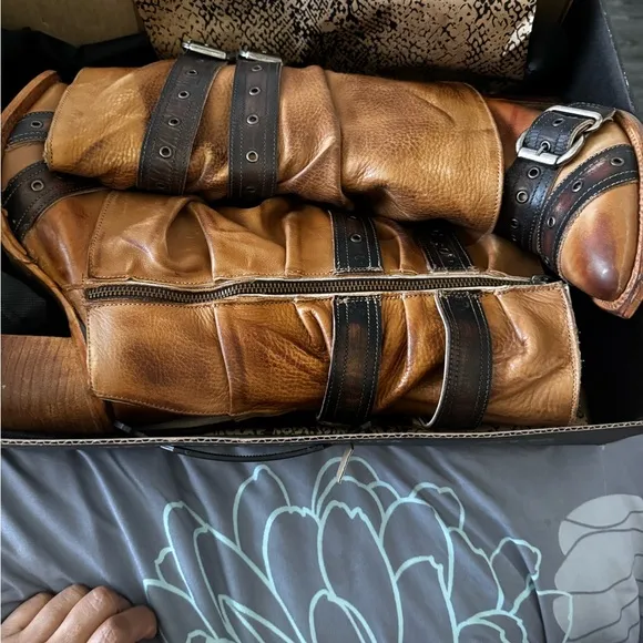 Boots on the Ground!! Western hand made boot never worn..
