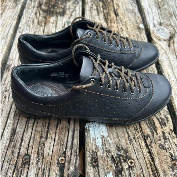 Born Handcrafted Footwear Women’s Black Leather Lace Up Fashion Sneakers Sz 6