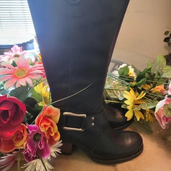 Born Loreza Smooth Leather Black Boots