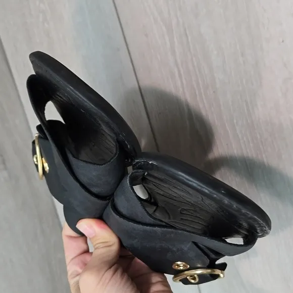 Born Women Marina Crisscross Buckle Leather Sandals Flat shoes sz 9M