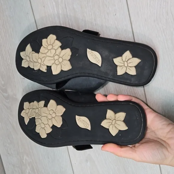 Born Women Marina Crisscross Buckle Leather Sandals Flat shoes sz 9M