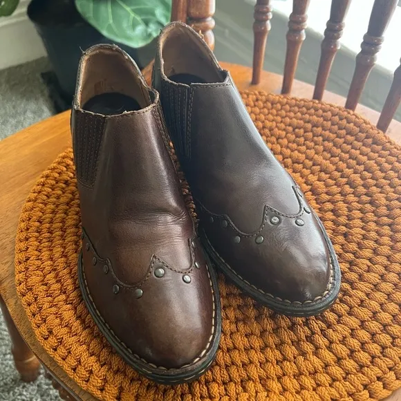 Born Womens Brown Leather Slip On Ankle Heeled Bootie Size US 8