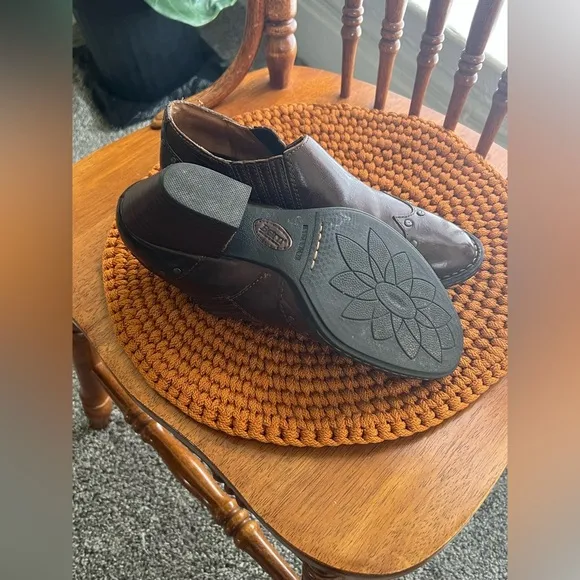 Born Womens Brown Leather Slip On Ankle Heeled Bootie Size US 8