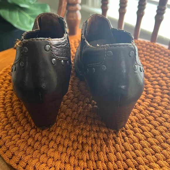 Born Womens Brown Leather Slip On Ankle Heeled Bootie Size US 8