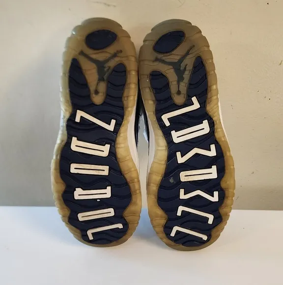 Boy's Retro 11 Win like 82 Sneakers size 2 Youth