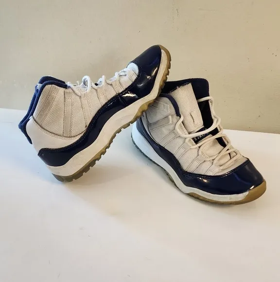Boy's Retro 11 Win like 82 Sneakers size 2 Youth