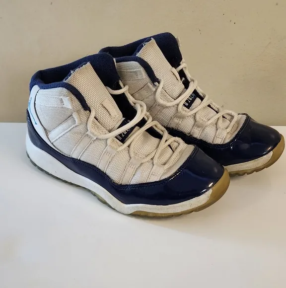Boy's Retro 11 Win like 82 Sneakers size 2 Youth
