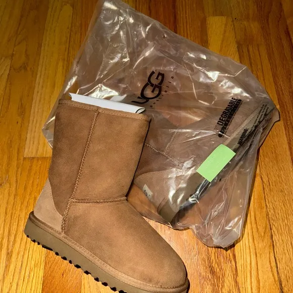 BRAND NEW in Box Kids Classic UGG Boots