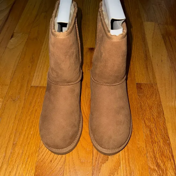 BRAND NEW in Box Kids Classic UGG Boots