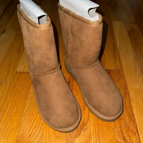 BRAND NEW in Box Kids Classic UGG Boots