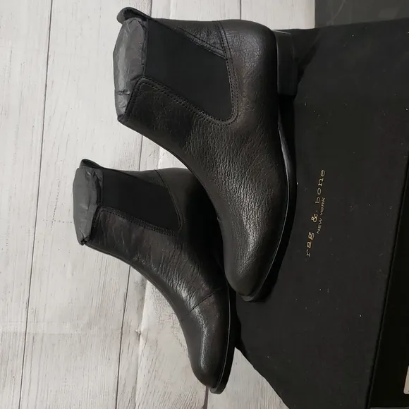 BRAND NEW IN BOX WOMENS LEATHER BOOTS