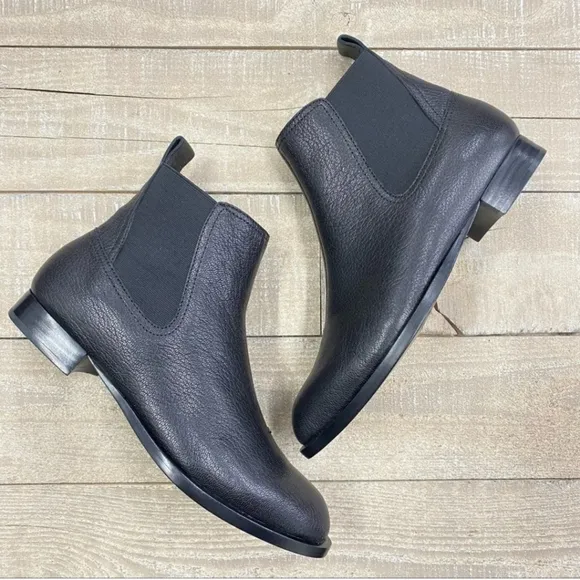 BRAND NEW IN BOX WOMENS LEATHER BOOTS