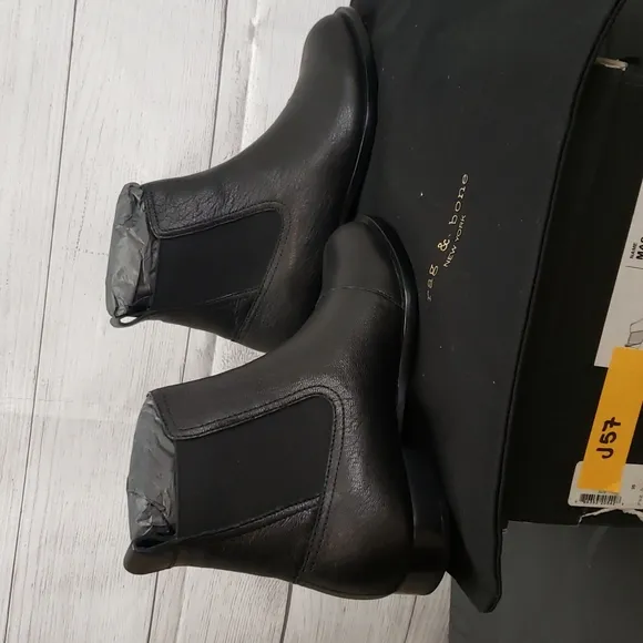 BRAND NEW IN BOX WOMENS LEATHER BOOTS