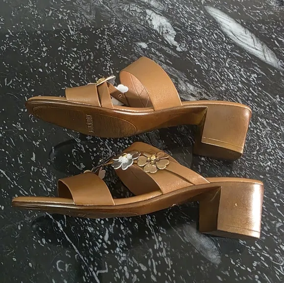BRAND NEW ITALIAN SHOEMAKERS  FLORAL WOMEN'S DESIGN SANDALS