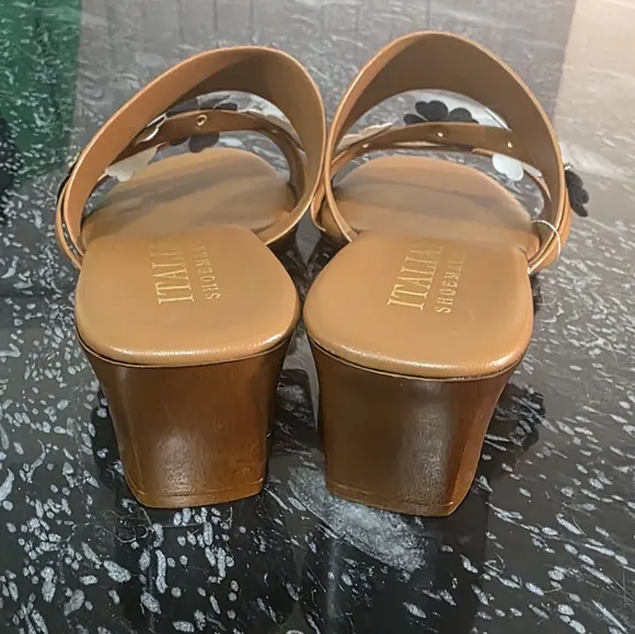 BRAND NEW ITALIAN SHOEMAKERS  FLORAL WOMEN'S DESIGN SANDALS