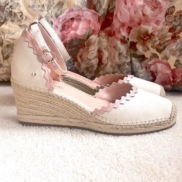 Brand New Kate Spade Cream Canvas Espadrille Wedge Heels Scalloped Leather Trim