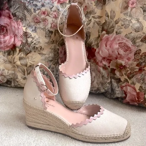 Brand New Kate Spade Cream Canvas Espadrille Wedge Heels Scalloped Leather Trim