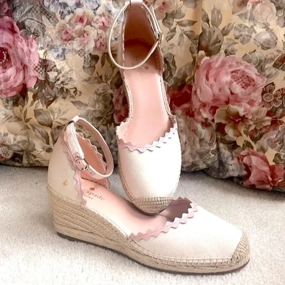 Brand New Kate Spade Cream Canvas Espadrille Wedge Heels Scalloped Leather Trim