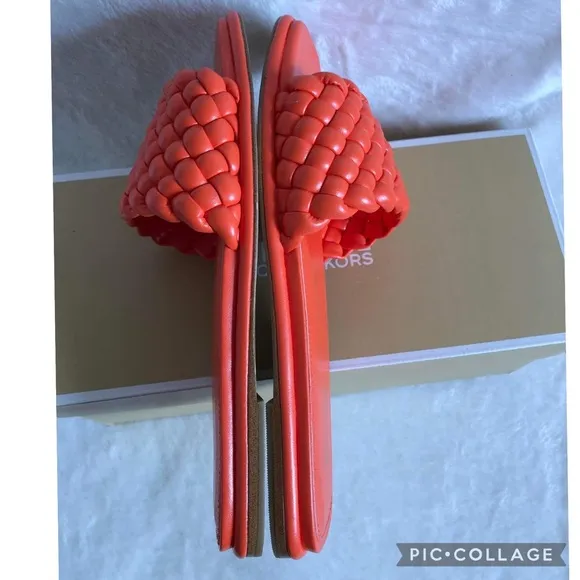 ✨🆕✨Brand New Michael Kors Amelia Flat Sandals