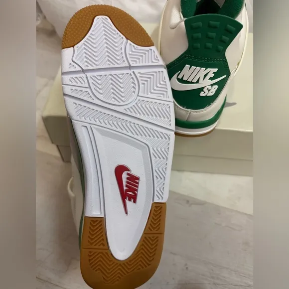 Brand new Never worn Retro White and‎ Green Sneakers