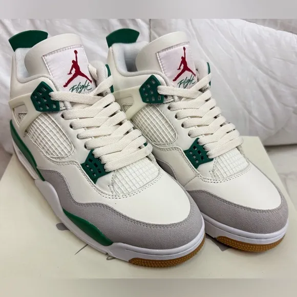 Brand new Never worn Retro White and‎ Green Sneakers