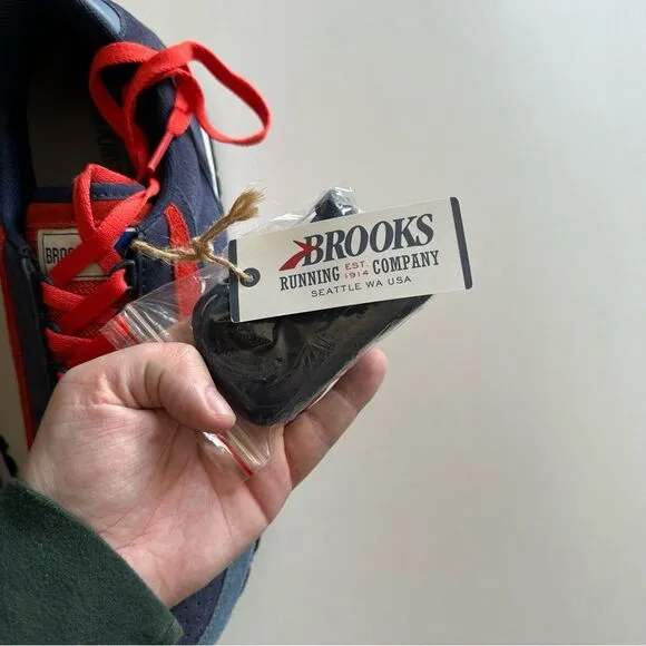 Brooks NWT Red and Blue Chariot Retro Suede Lace Up Sneakers