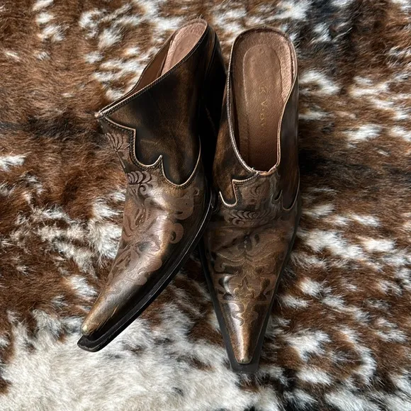 Brown bronze Leather Western slip on Mule boots size 6