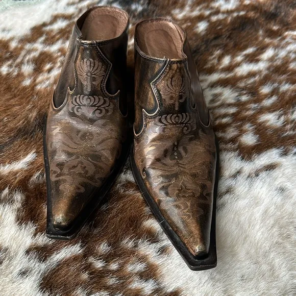 Brown bronze Leather Western slip on Mule boots size 6