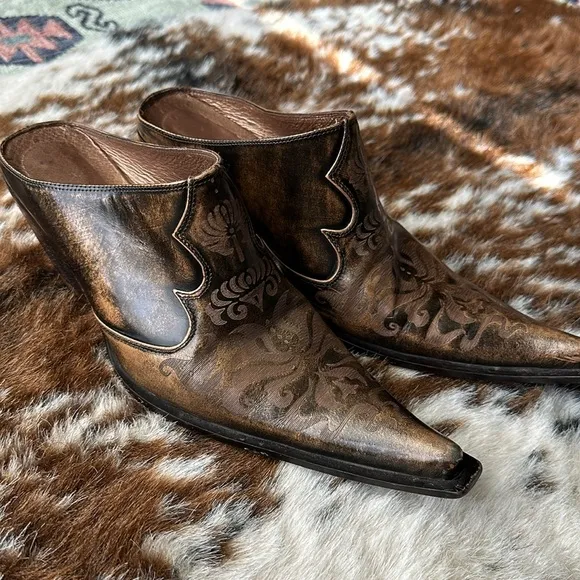 Brown bronze Leather Western slip on Mule boots size 6