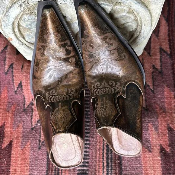 Brown bronze Leather Western slip on Mule boots size 6