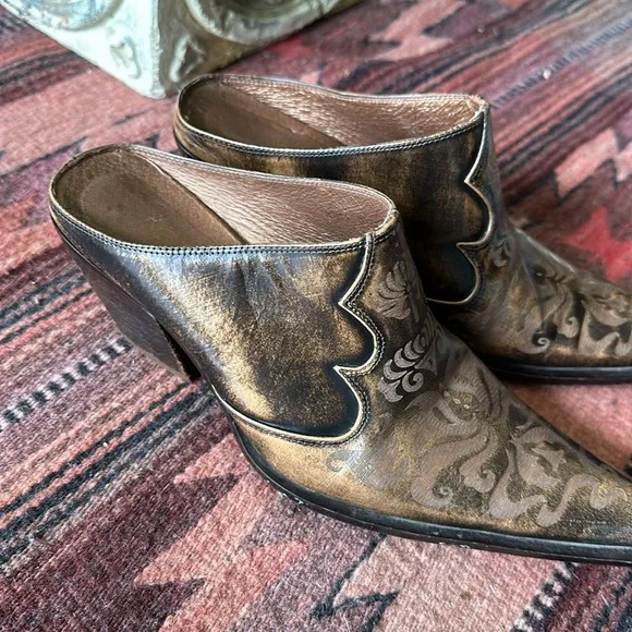 Brown bronze Leather Western slip on Mule boots size 6