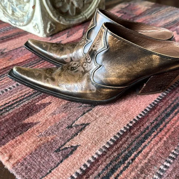 Brown bronze Leather Western slip on Mule boots size 6