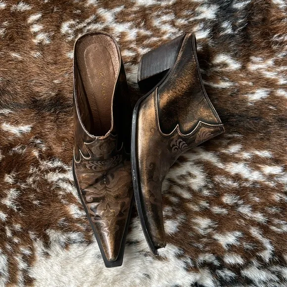 Brown bronze Leather Western slip on Mule boots size 6