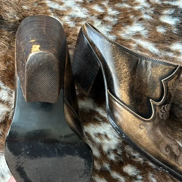 Brown bronze Leather Western slip on Mule boots size 6