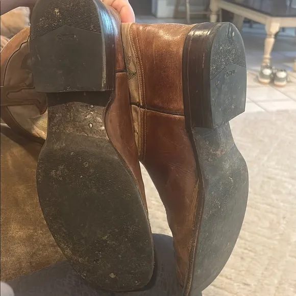 Brown Leather Western Boots with Square Toe and Classic Stitching