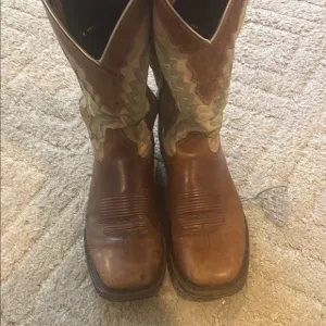 Brown Leather Western Boots with Square Toe and Classic Stitching