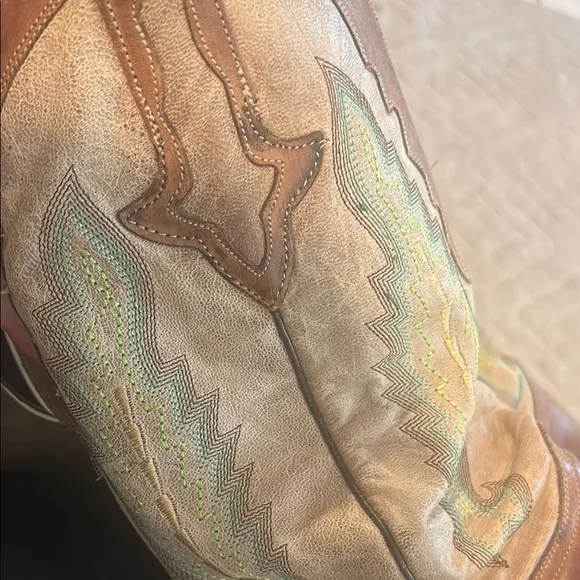 Brown Leather Western Boots with Square Toe and Classic Stitching