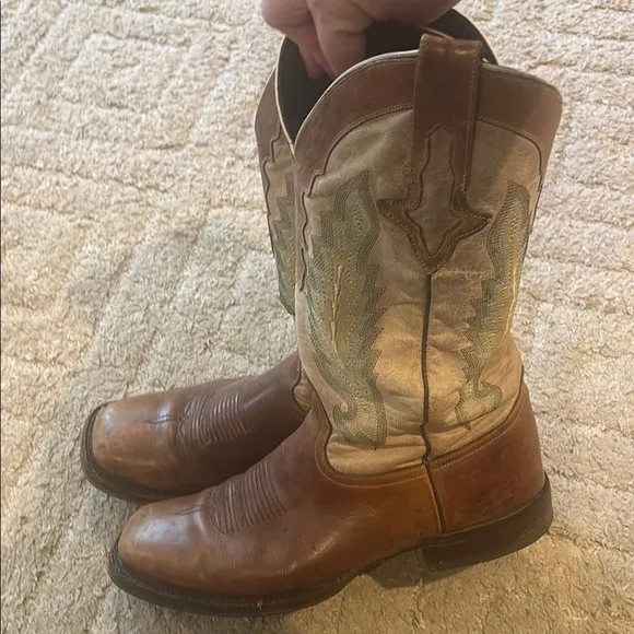 Brown Leather Western Boots with Square Toe and Classic Stitching